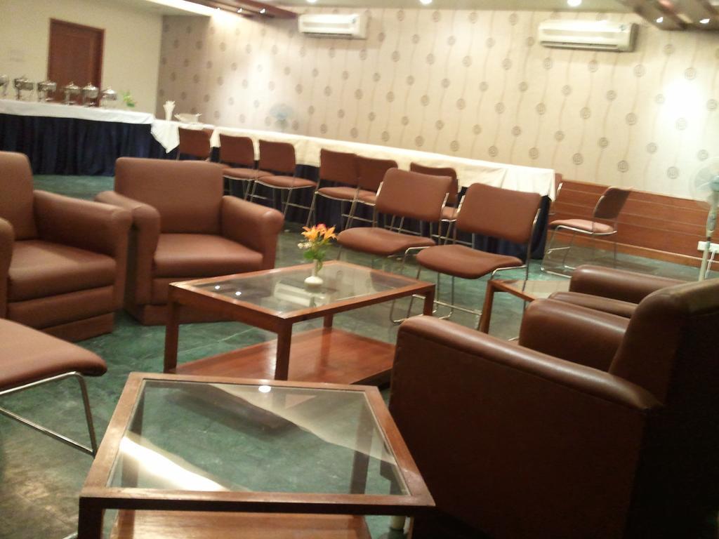 Oyo 15791 Flagship Hotel Executive Hazratganj Лакхнау Екстер'єр фото