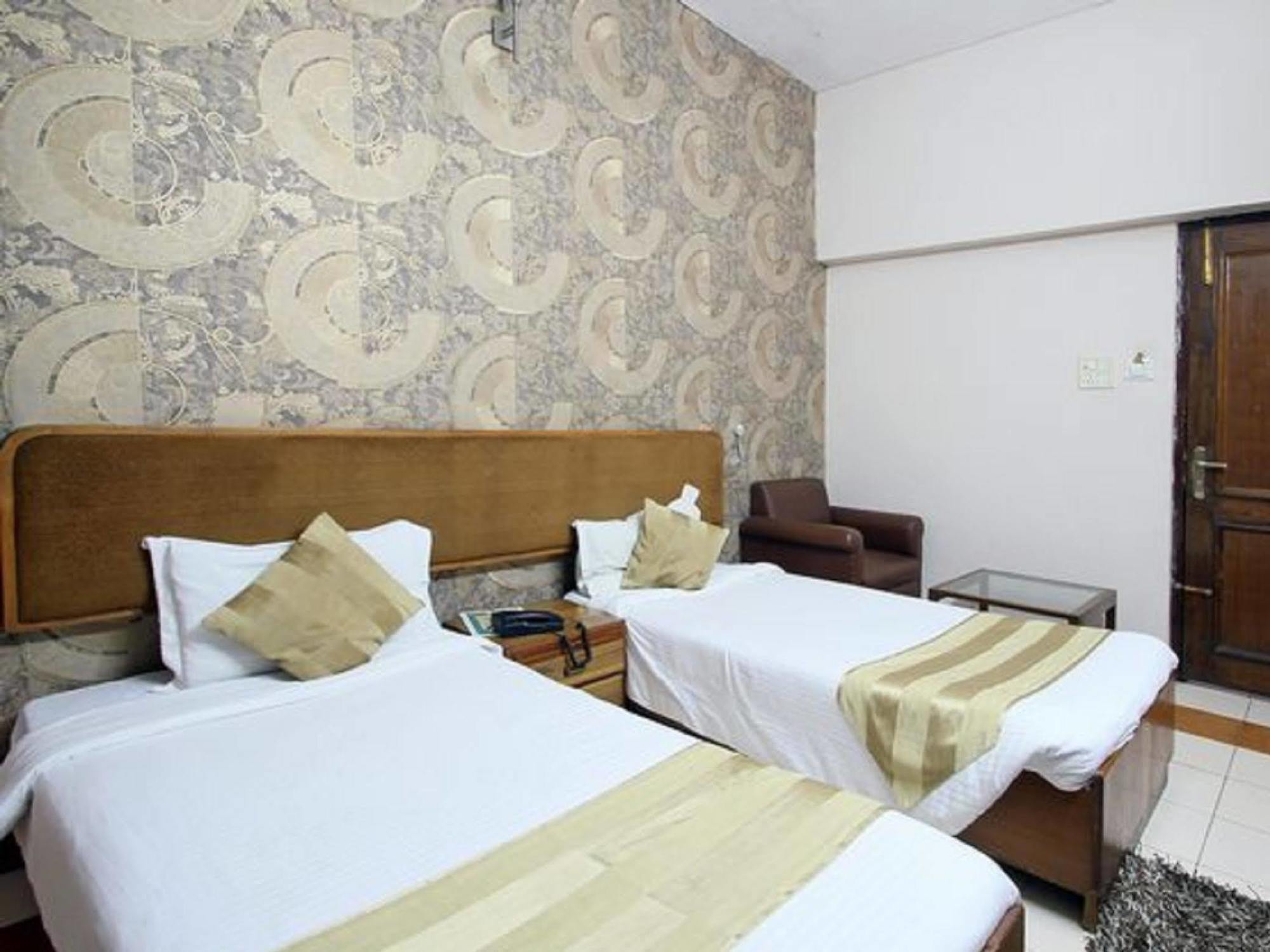 Oyo 15791 Flagship Hotel Executive Hazratganj Лакхнау Екстер'єр фото